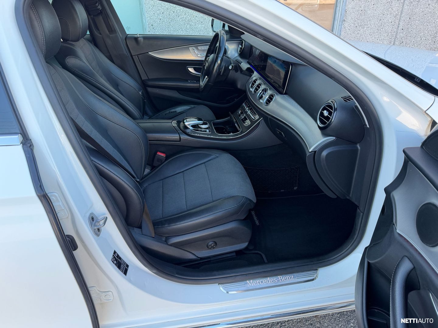 Mercedes-Benz E 300 de T pikkukuva 10