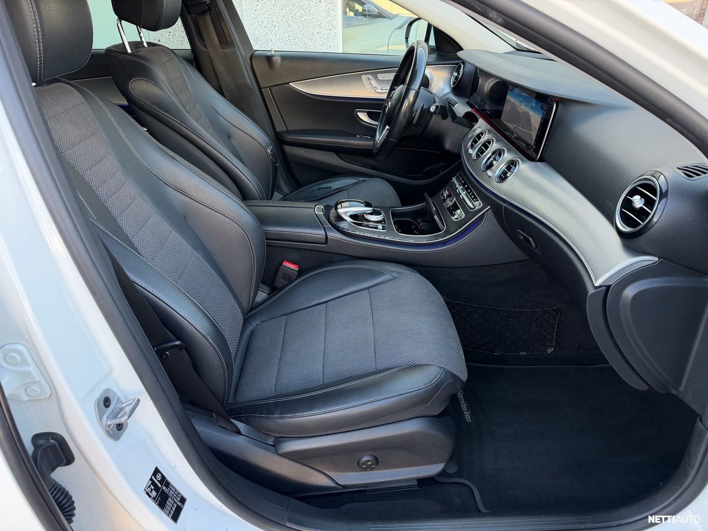 Mercedes-Benz E 300 de T pikkukuva 39