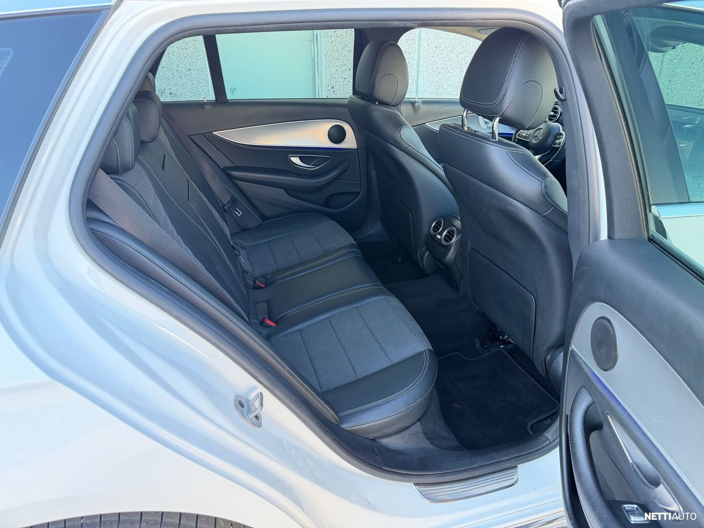 Mercedes-Benz E 300 de T pikkukuva 3