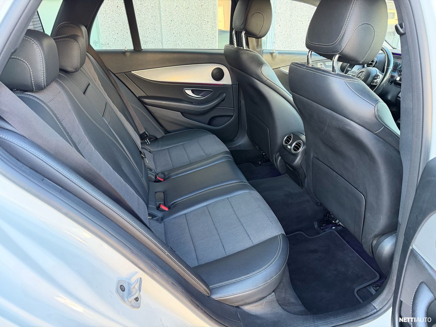 Mercedes-Benz E 300 de T pikkukuva 40