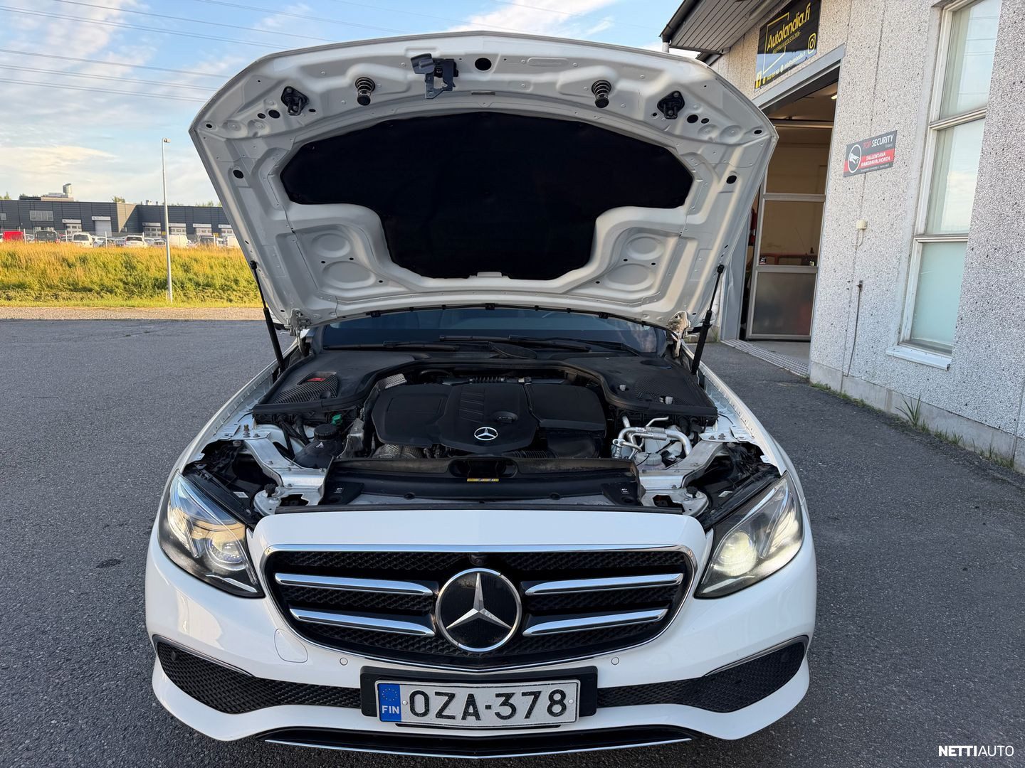 Mercedes-Benz E 300 de T pikkukuva 32