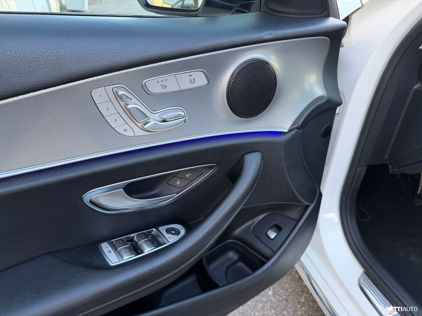 Mercedes-Benz E 300 de T pikkukuva 46