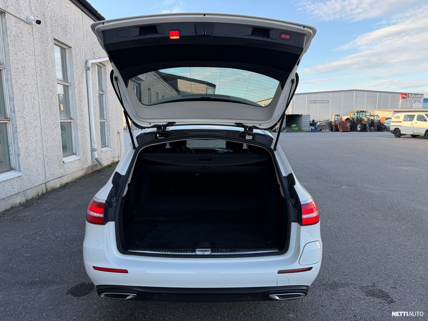 Mercedes-Benz E 300 de T pikkukuva 36